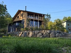 外観　石積、植栽